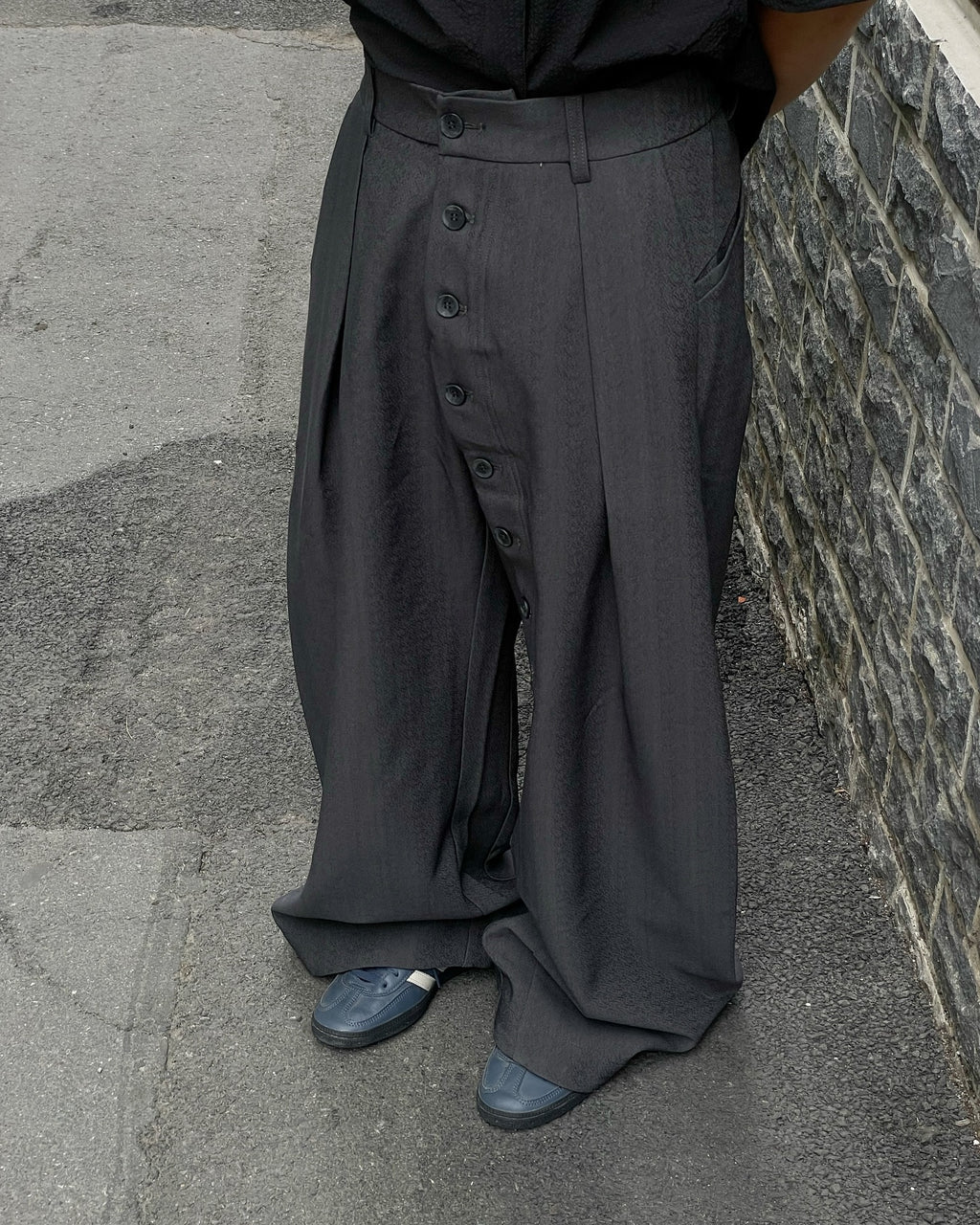 Loose Fit Pleated Buttoned Pants