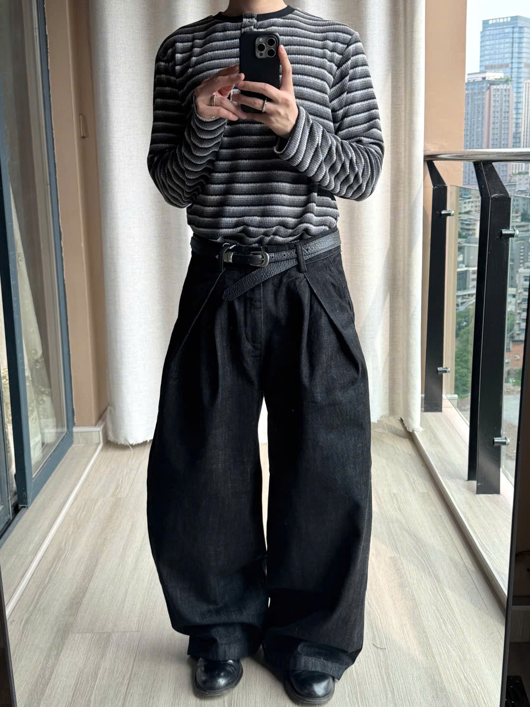 Pleated Baggy Denim